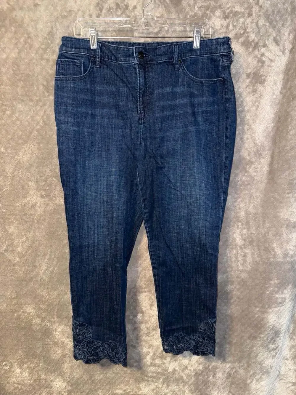 Chico's So Slimming Girlfriend Slim Leg Ankle Jeans Size 14R (Chico's Size 2.5R)